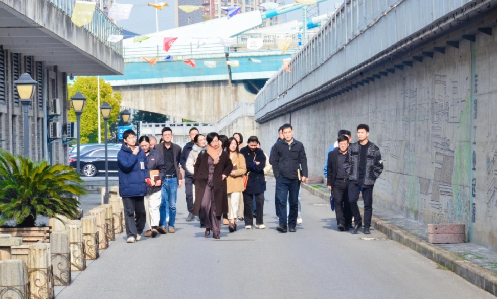 “走進(jìn)園區(qū)，共享未來(lái)”鏡湖區(qū)高層次人才服務(wù)企業(yè)雙向促進(jìn)對(duì)接交流活動(dòng)在園舉辦